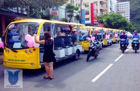 Mở tuyến xe điện đầu tiên Minh Châu - Quan Lạn