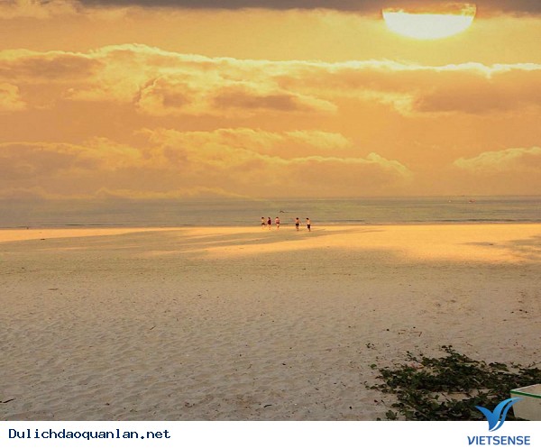Ngắm bình minh trên đảo Quan Lạn vào cuối tuần - Ảnh 1 Ngắm bình minh trên đảo Quan Lạn vào cuối tuần - Ảnh 1