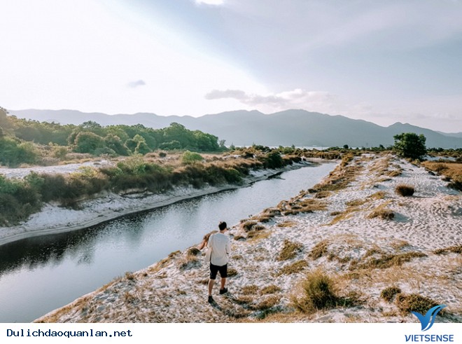 Dòng sông đôi bờ cát trắng