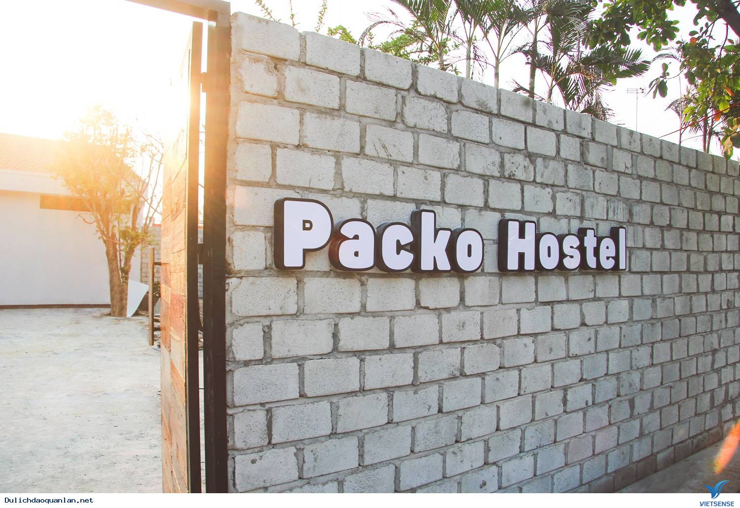 Đà Nẵng du lịch check-in tại nhà nghỉ đẹp đầy màu sắc đồ đựng bên bờ biển - Ảnh 1 Đà Nẵng du lịch check-in tại nhà nghỉ đẹp đầy màu sắc đồ đựng bên bờ biển - Ảnh 1