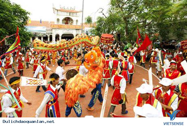 Khám phá lễ hội truyền thống Đình Quan Lạn - Ảnh 1 Khám phá lễ hội truyền thống Đình Quan Lạn - Ảnh 1