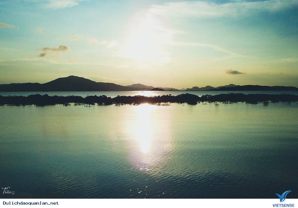 Tung Bay Tại Đảo Quan Lạn Hoang Sơ Tột Độ - Ảnh 2 Tung Bay Tại Đảo Quan Lạn Hoang Sơ Tột Độ - Ảnh 2